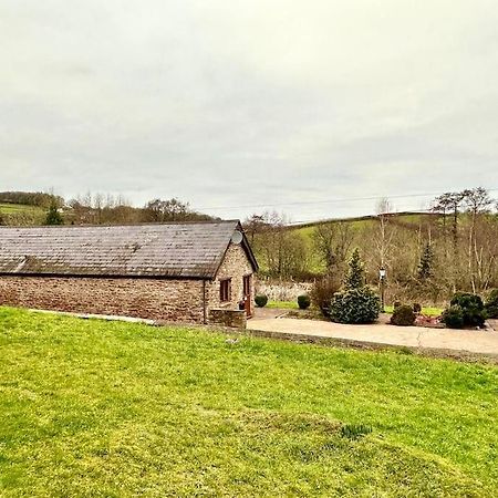 Vila Detached One Level Stone Barn Llangwm-Isaf Exteriér fotografie