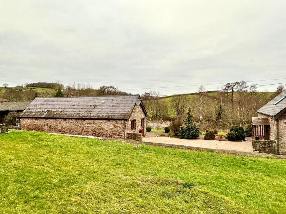 Vila Detached One Level Stone Barn Llangwm-Isaf Exteriér fotografie