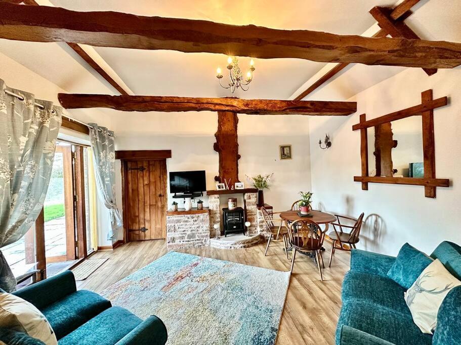 Vila Detached One Level Stone Barn Llangwm-Isaf Exteriér fotografie
