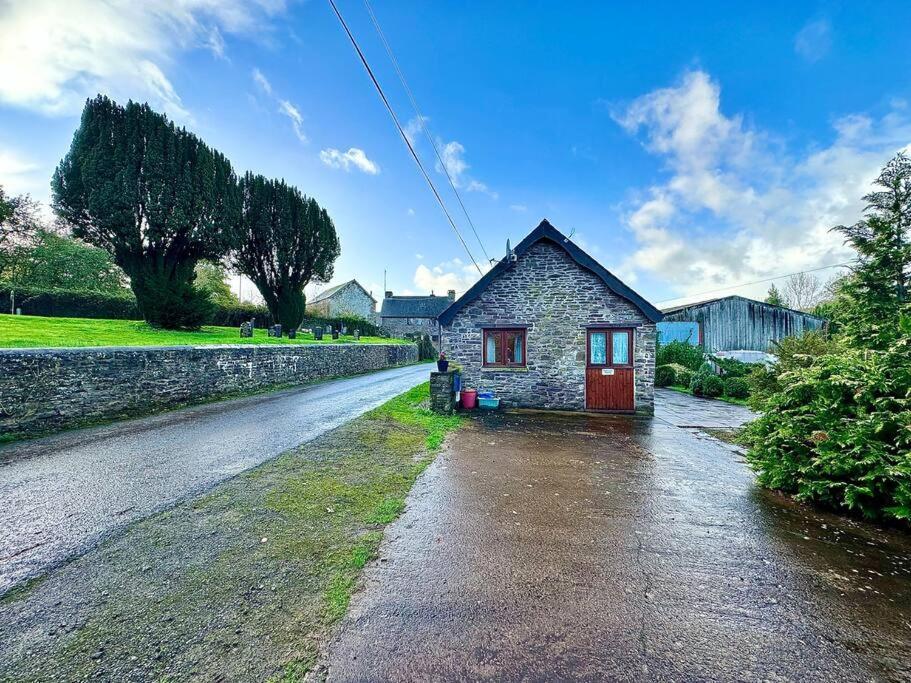 Vila Detached One Level Stone Barn Llangwm-Isaf Exteriér fotografie