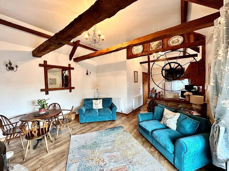 Vila Detached One Level Stone Barn Llangwm-Isaf Exteriér fotografie