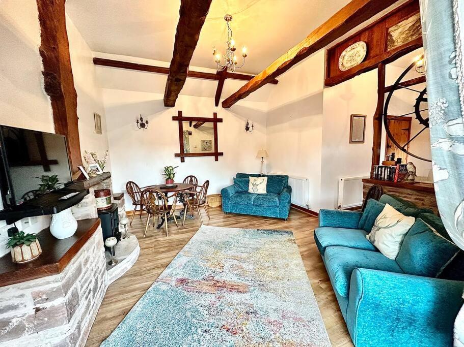 Vila Detached One Level Stone Barn Llangwm-Isaf Exteriér fotografie